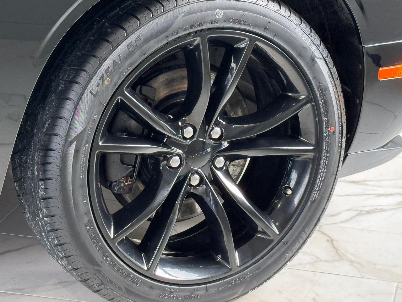 2016 Dodge Challenger R/T 5.7L V8 HEMI+BSM+Camera+New Tires+CLEAN CARFAX Photo