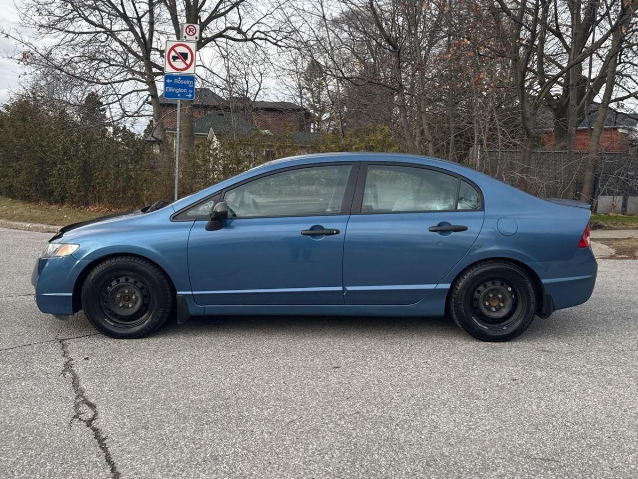 2010 Honda Civic DX Photo2