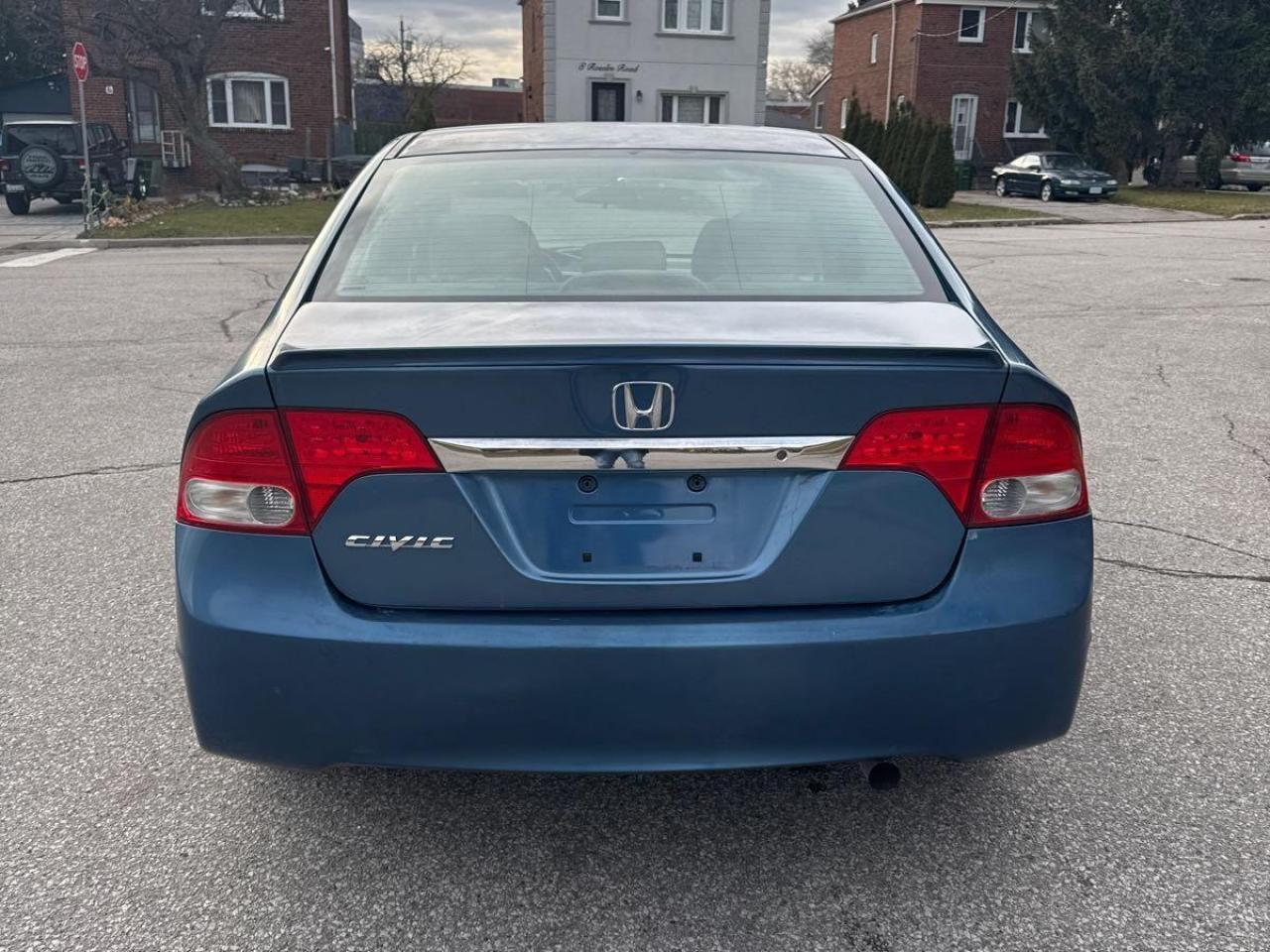 2010 Honda Civic DX Photo3