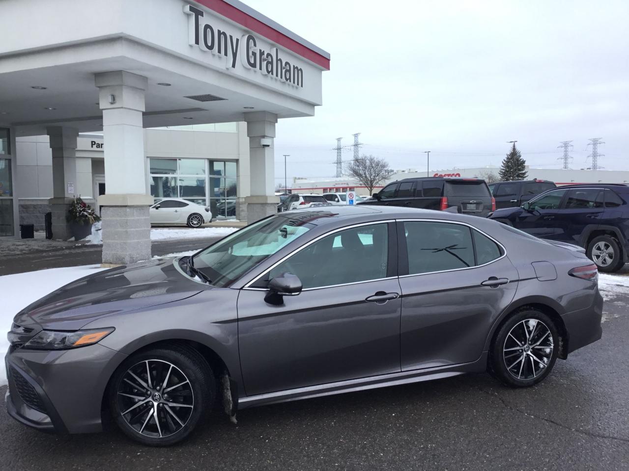 Used 2024 Toyota Camry HYBRID XLE for sale in Ottawa, ON