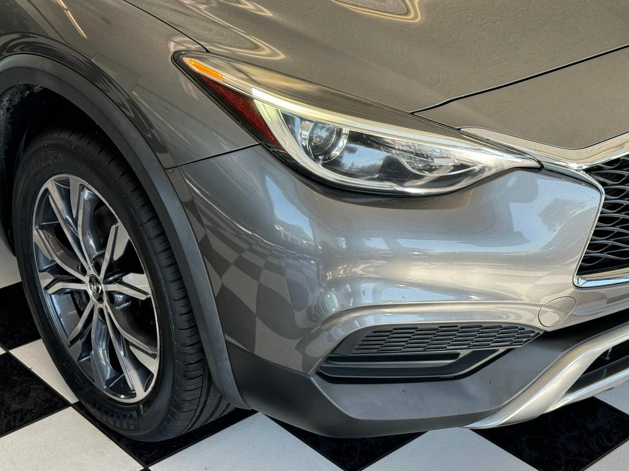 2017 Infiniti QX30 QX30 AWD+New Tires+Roof+CAM+ONE OWNER+CLEAN CARFAX Photo