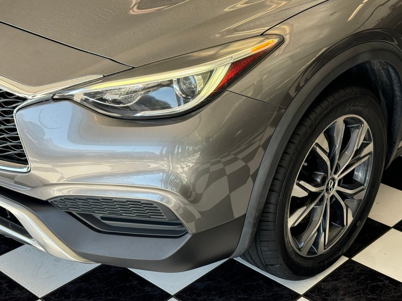 2017 Infiniti QX30 QX30 AWD+New Tires+Roof+CAM+ONE OWNER+CLEAN CARFAX Photo