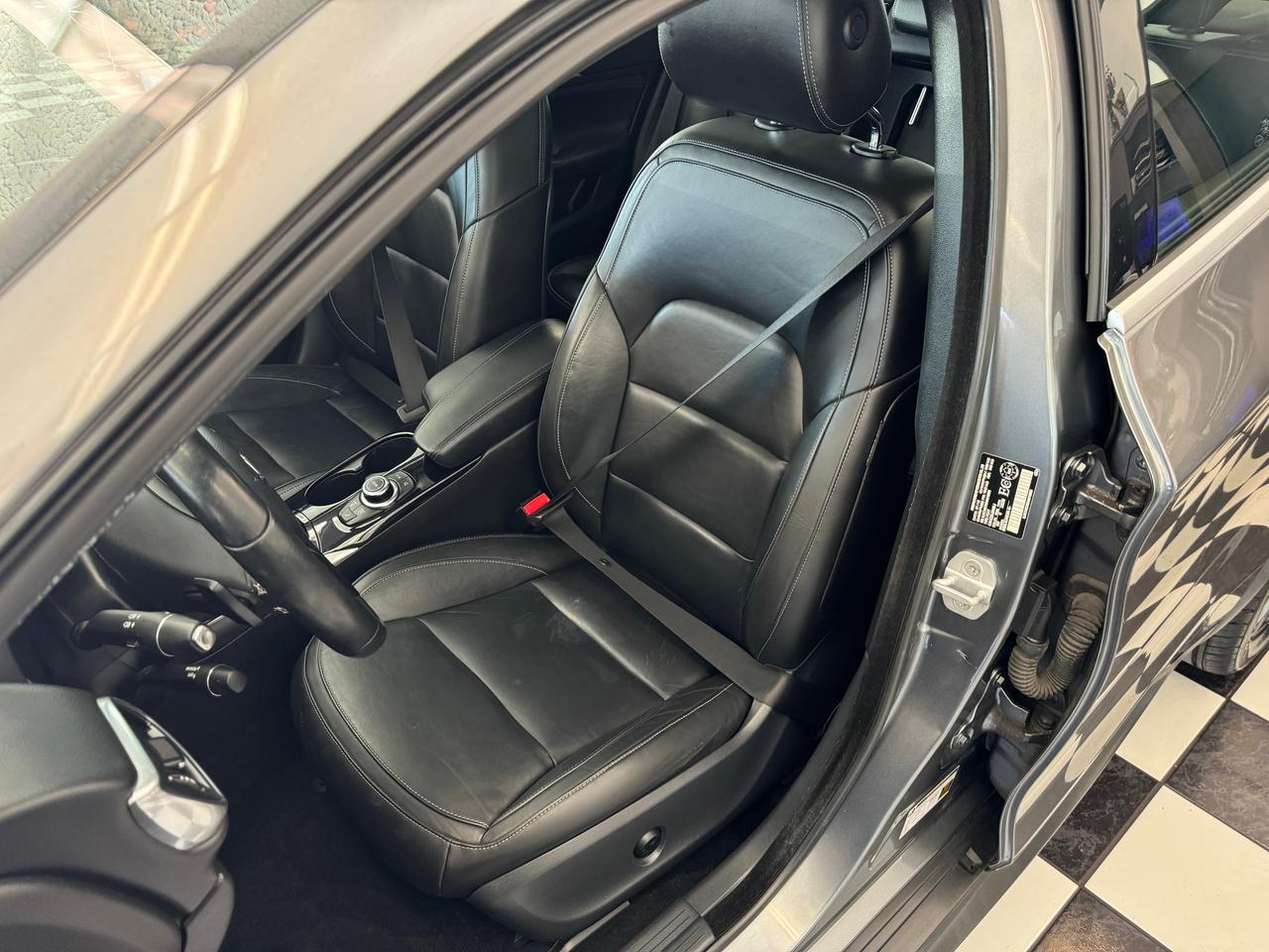 2017 Infiniti QX30 QX30 AWD+New Tires+Roof+CAM+ONE OWNER+CLEAN CARFAX Photo