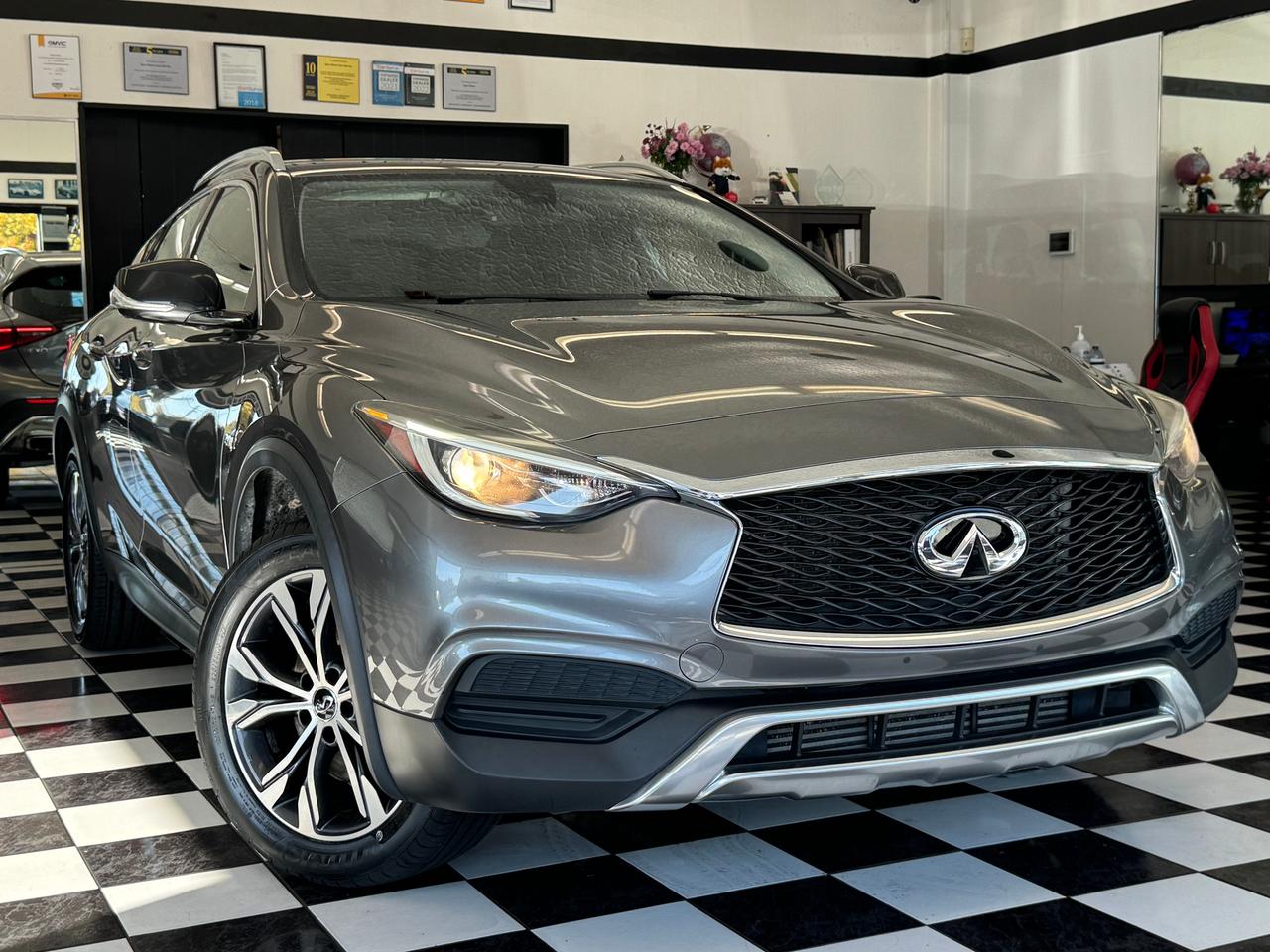 2017 Infiniti QX30 QX30 AWD+New Tires+Roof+CAM+ONE OWNER+CLEAN CARFAX Photo