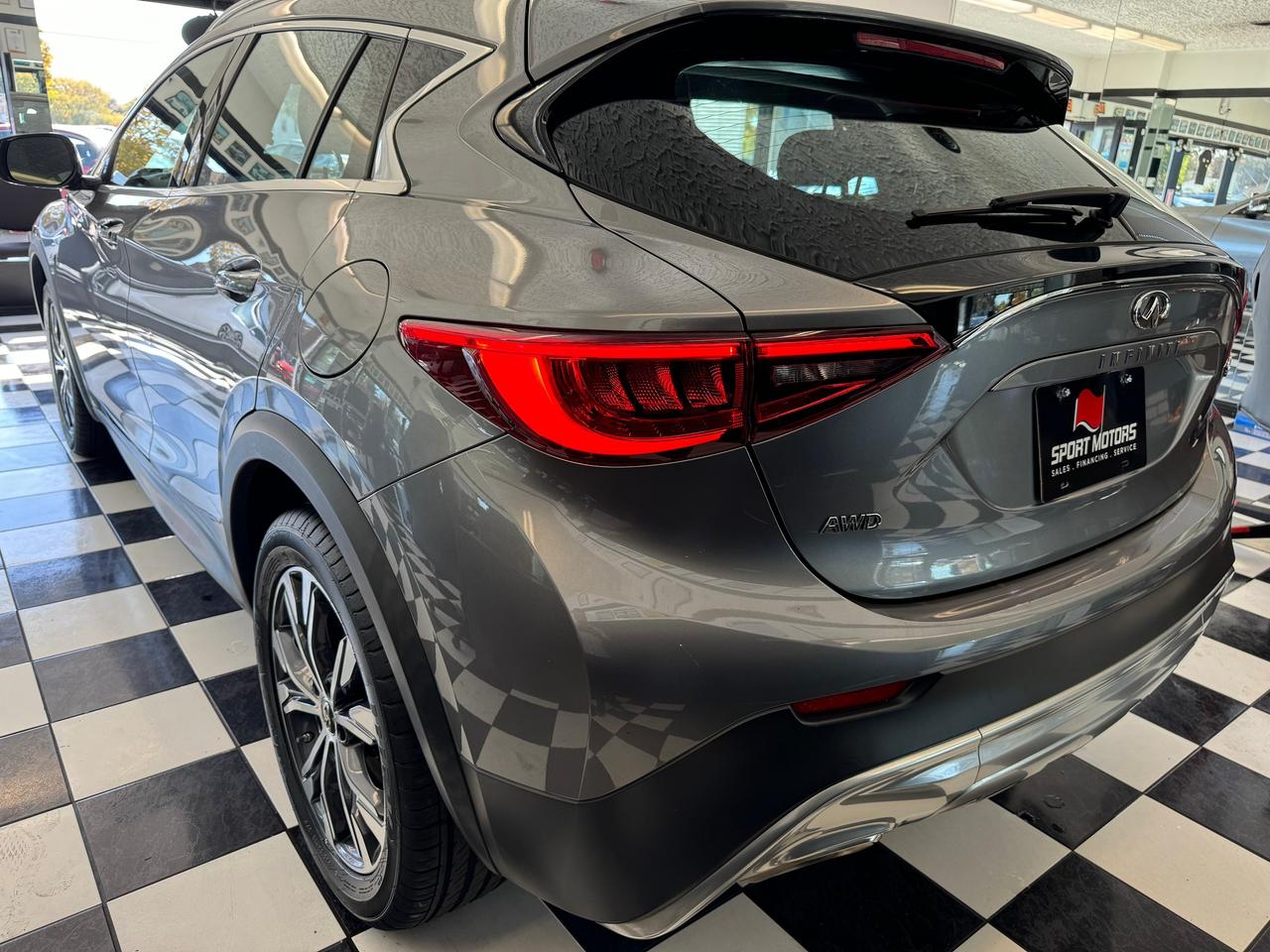 2017 Infiniti QX30 QX30 AWD+New Tires+Roof+CAM+ONE OWNER+CLEAN CARFAX Photo