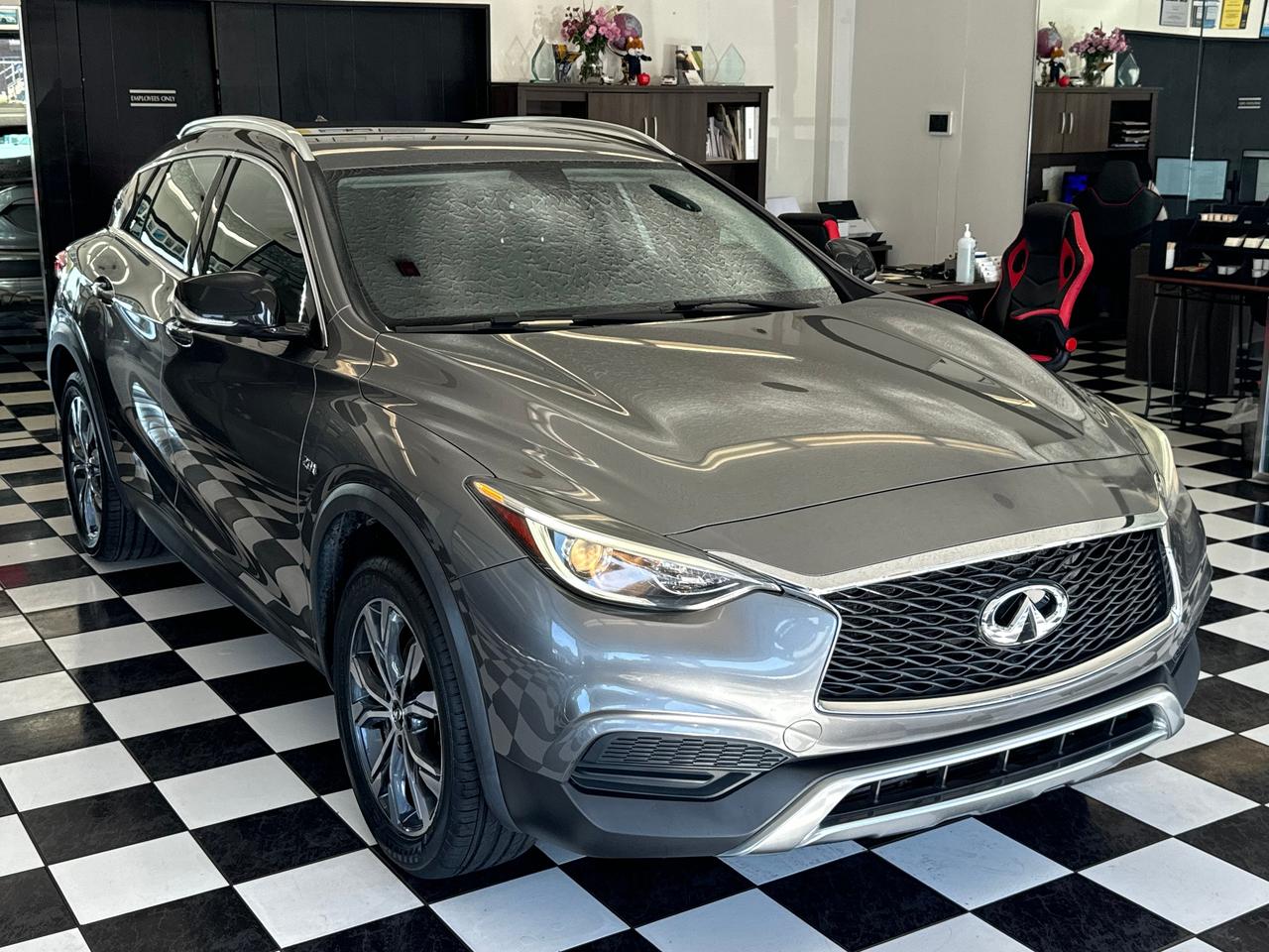 2017 Infiniti QX30 QX30 AWD+New Tires+Roof+CAM+ONE OWNER+CLEAN CARFAX Photo