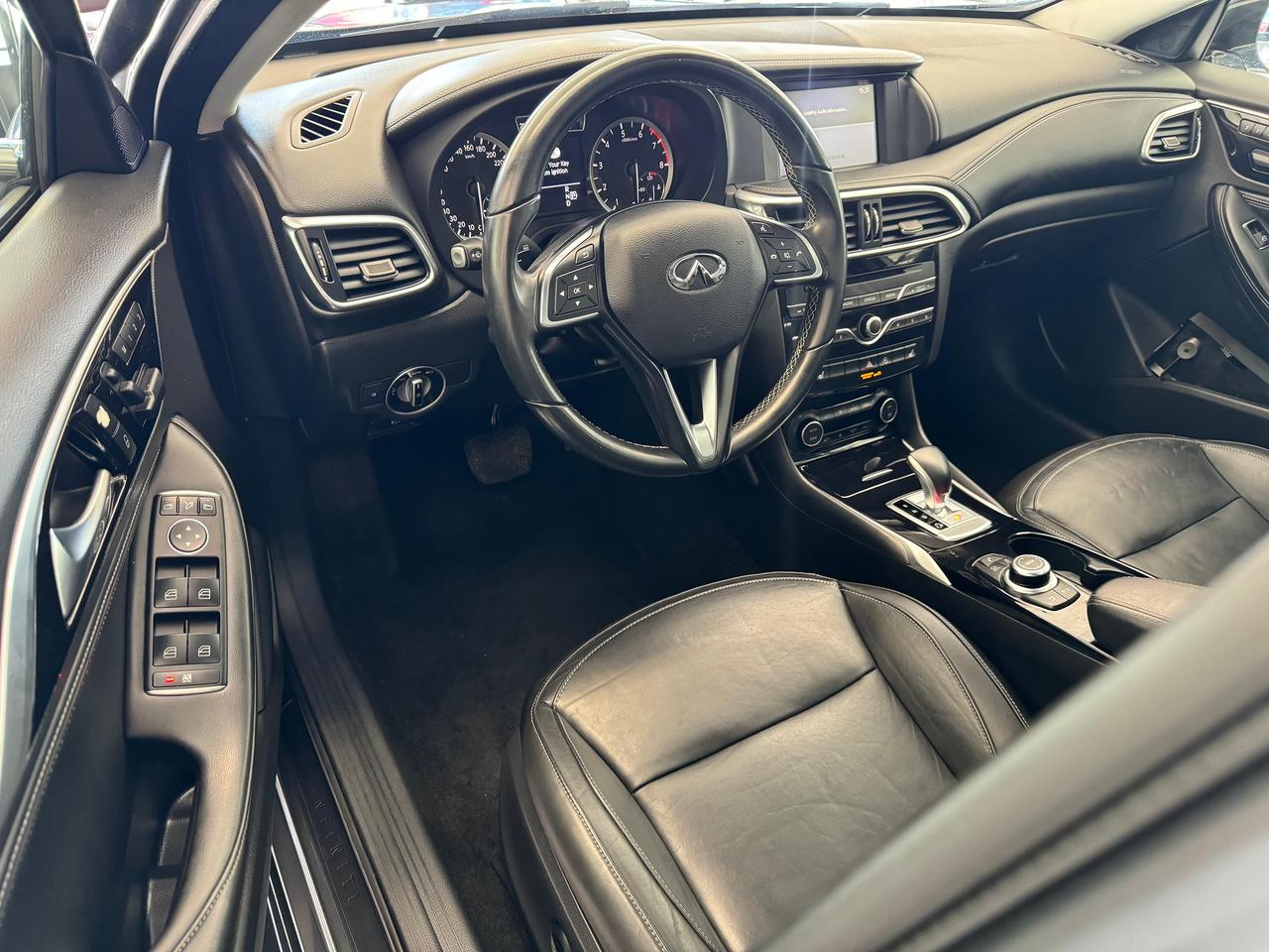 2017 Infiniti QX30 QX30 AWD+New Tires+Roof+CAM+ONE OWNER+CLEAN CARFAX Photo