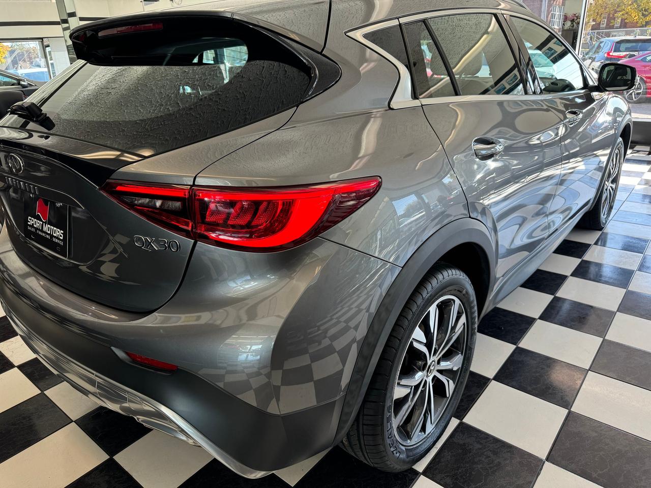 2017 Infiniti QX30 QX30 AWD+New Tires+Roof+CAM+ONE OWNER+CLEAN CARFAX Photo