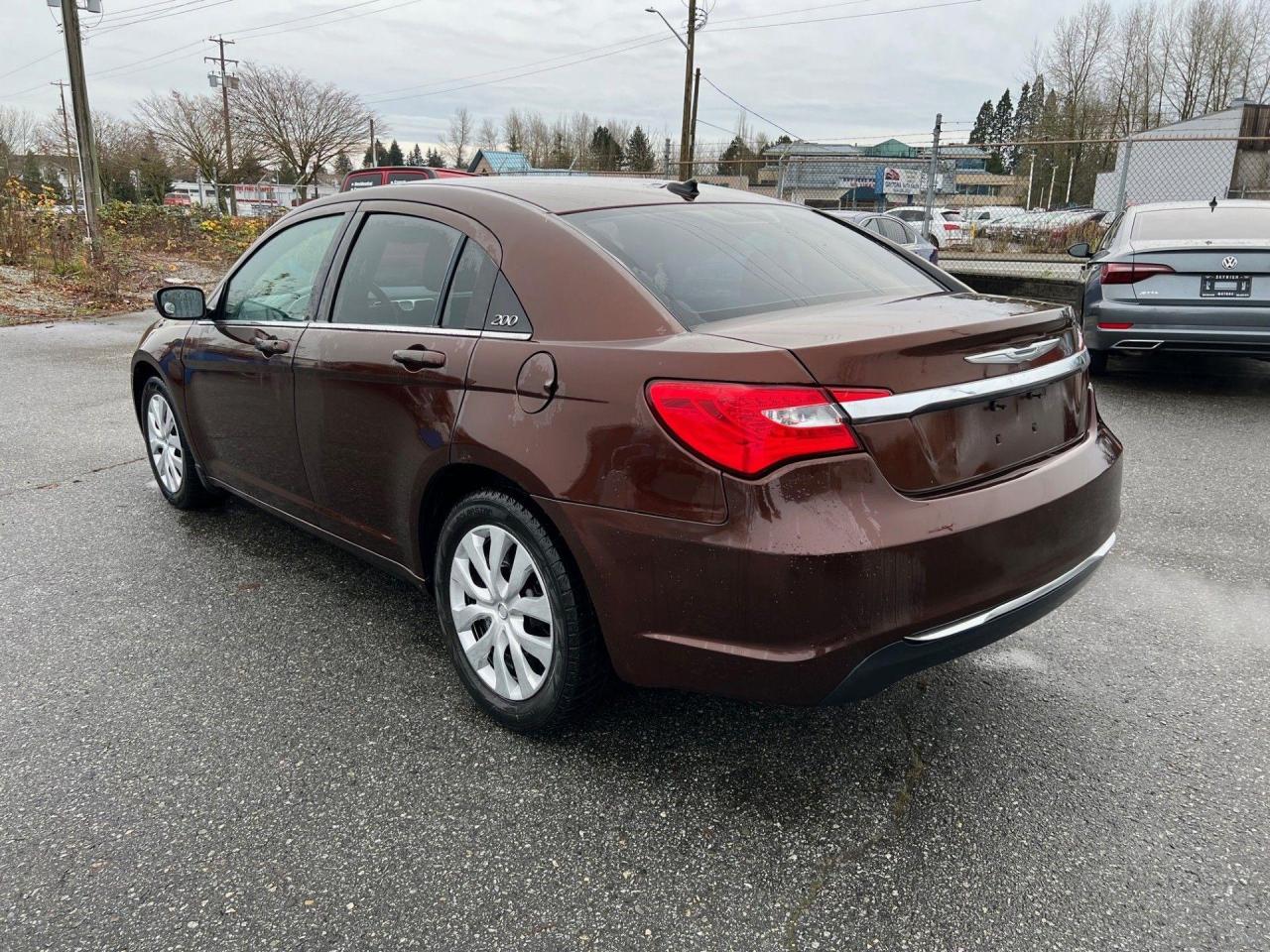 2012 Chrysler 200  - Photo #4