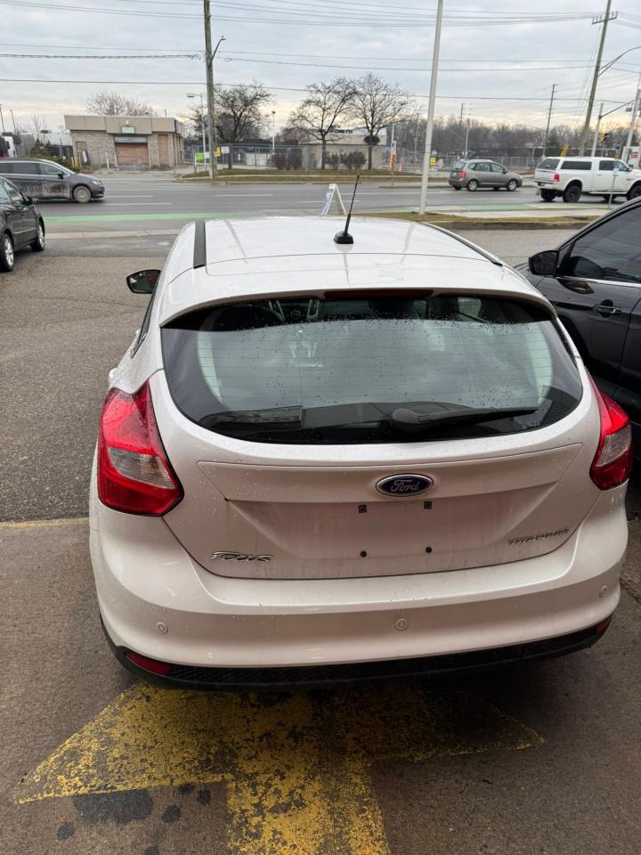 2012 Ford Focus 5dr HB Titanium - Photo #4