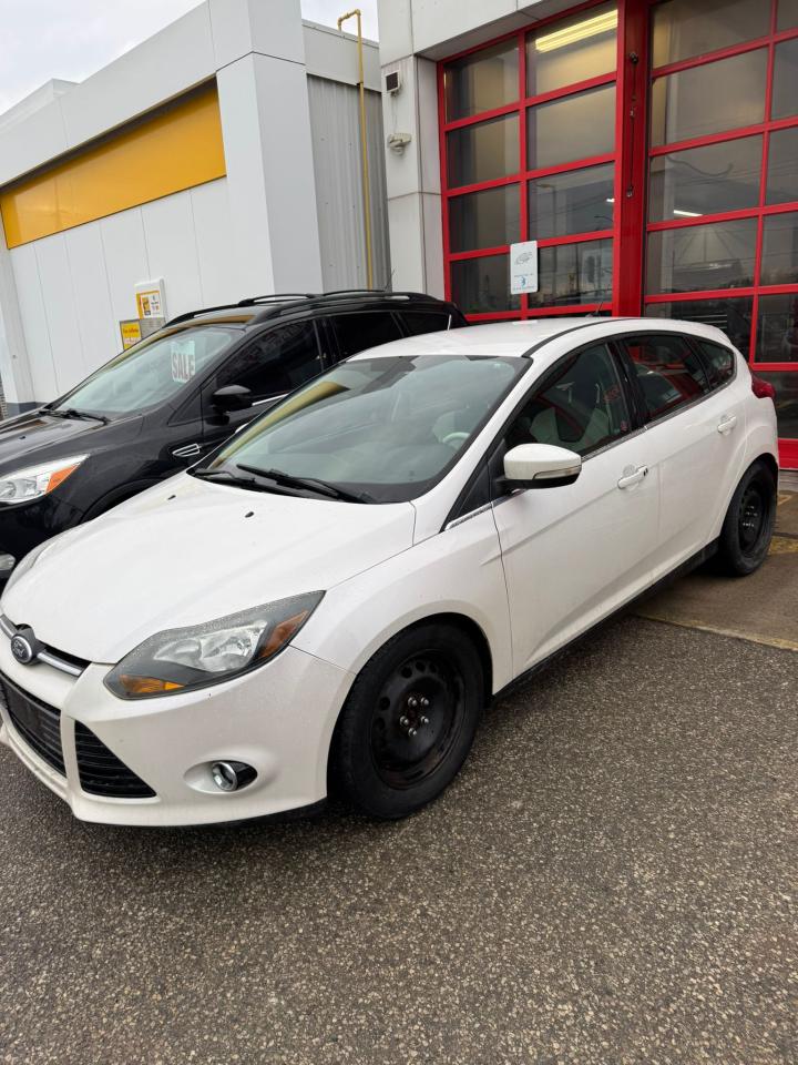 2012 Ford Focus 5dr HB Titanium - Photo #2