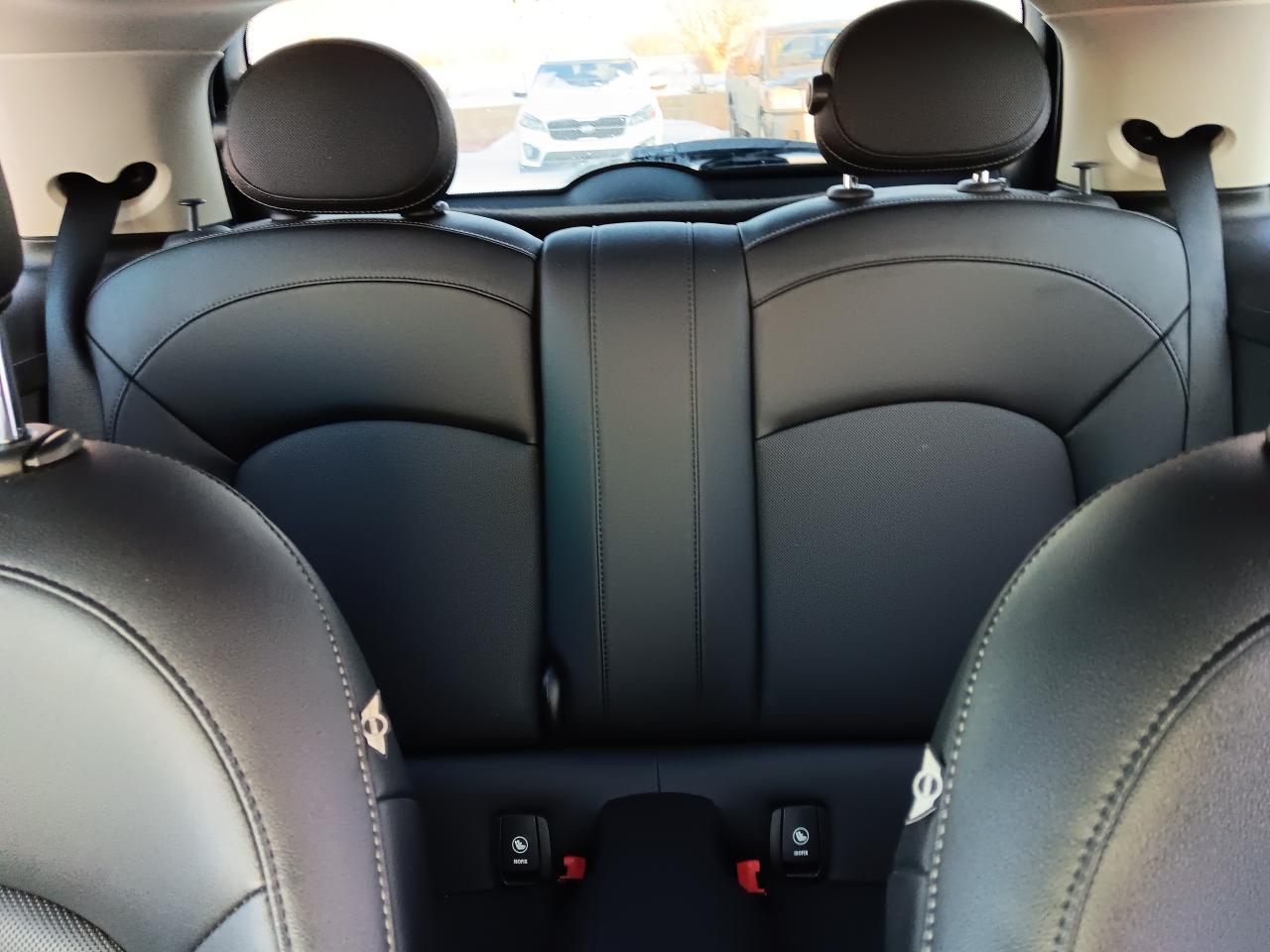 2015 MINI Cooper Automatic, Leather, Sunroof, Heated Seats - Photo #14