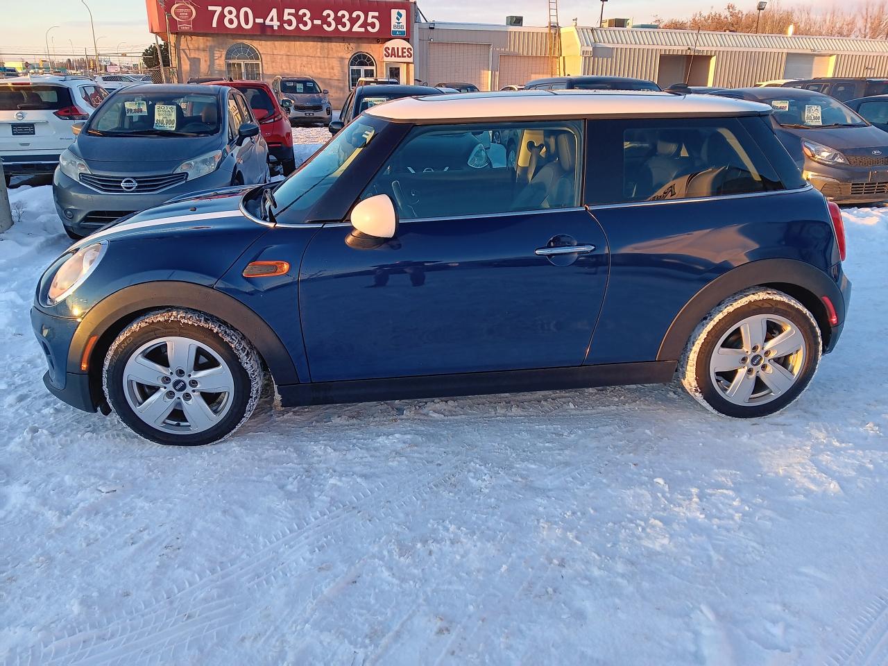 2015 MINI Cooper Automatic, Leather, Sunroof, Heated Seats - Photo #4