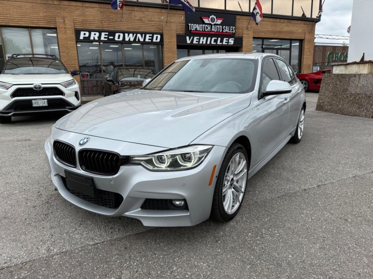 Sunroof<br>Alloy Wheels<br>Leather<br>Keyless Entry<br>Power Seats<br>Heated Seats<br>Air Conditioning<br>Power Windows<br>Power Locks<br>Navigation<br><br>Tax and Licensing Fees are EXTRA!<br>Financing is available!<br>All vehicles can be certified for an additional $799. <br>If not Certified, then as per OMVIC Regulations the vehicle is deemed un-fit, not drivable and<br>not Certified.<br><br>Topnotch Auto Sales is a well established dealer, being in business for well over 14 years. We pride ourselves on how we maintain relationships with our clients, making customer service our first priority. We always aim to keep our large indoor showroom stocked with a diverse inventory, containing the right car for any type of customer. If financing is needed, we provide on-the-spot financing on all vehicle makes and models. We welcome you to give us a call at 416-879-7113, take a look online at tnautosalesinc.com, or come to our establishment at 5161 Steeles Ave W, North York, to take a look at what we have. Looking forward to seeing you!<br>