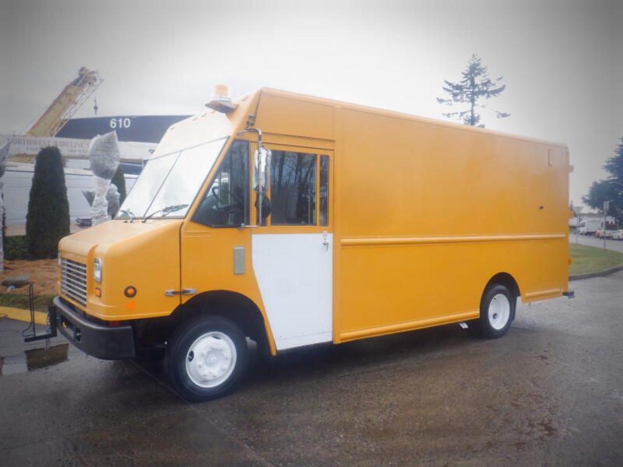 Used 2008 Freightliner MT45 Chassis Cargo Step Van Rear Shelving Diesel for sale in Burnaby, BC