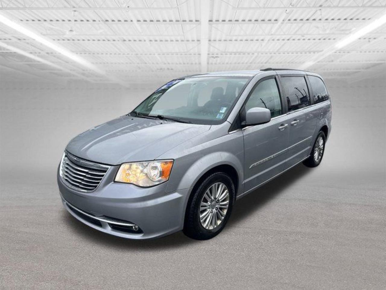 Used 2015 Chrysler Town & Country TOURING for sale in Halifax, NS