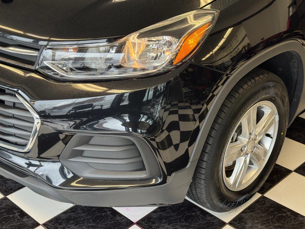 2018 Chevrolet Trax LS AWD+ApplePlay+New Tires+Cruise+CLEAN CARFAX - Photo #35