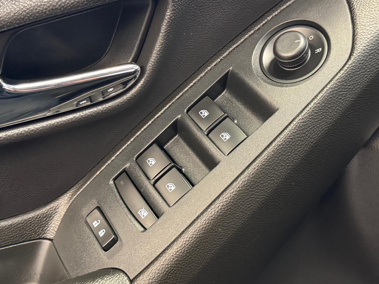 2018 Chevrolet Trax LS AWD+ApplePlay+New Tires+Cruise+CLEAN CARFAX - Photo #45