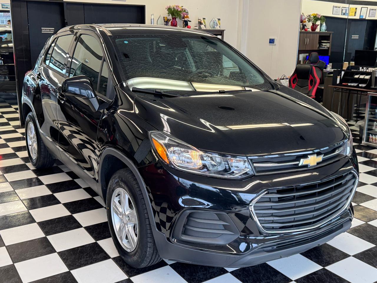 2018 Chevrolet Trax LS AWD+ApplePlay+New Tires+Cruise+CLEAN CARFAX - Photo #8