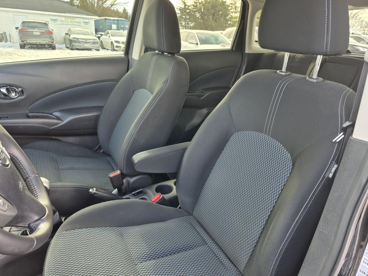 2014 Nissan Versa Note HB Man 1.6 S Photo11