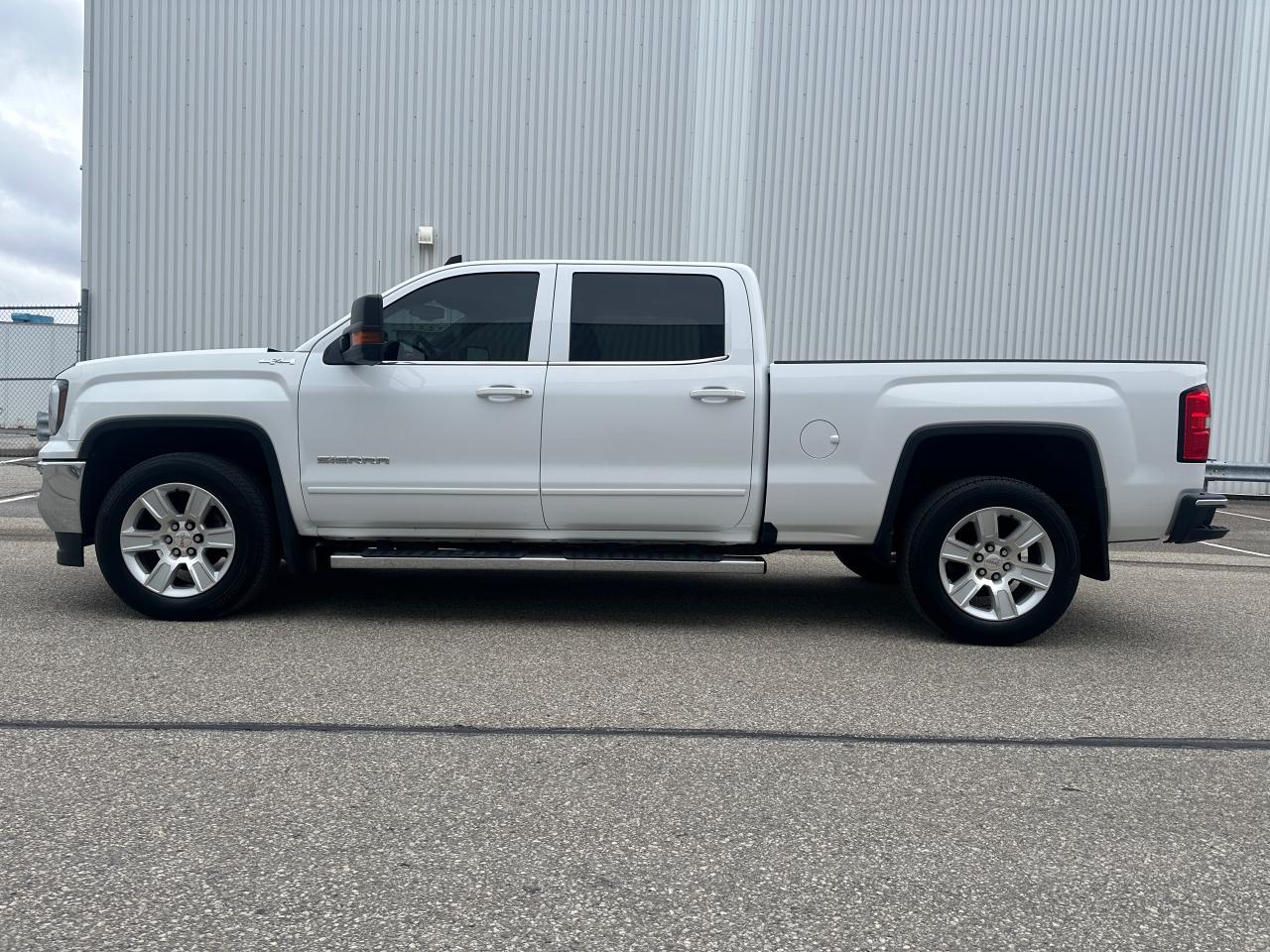 Used 2018 GMC Sierra 1500 Crew Cab SLE 6.5 Ft Box for sale in Mississauga, ON