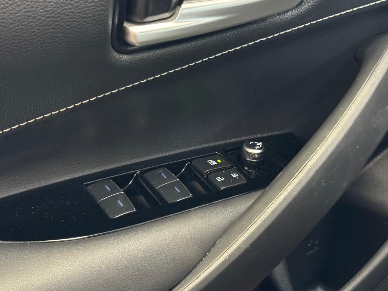 2019 Toyota Corolla Hatchback+Camera+Apple Play+New Tires+CLEAN CARFAX Photo