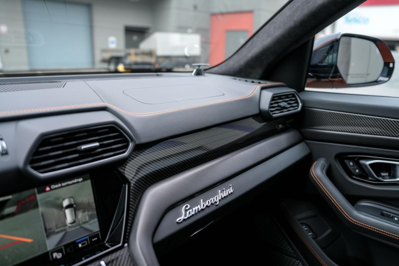 2021 Lamborghini Urus  - Photo #16