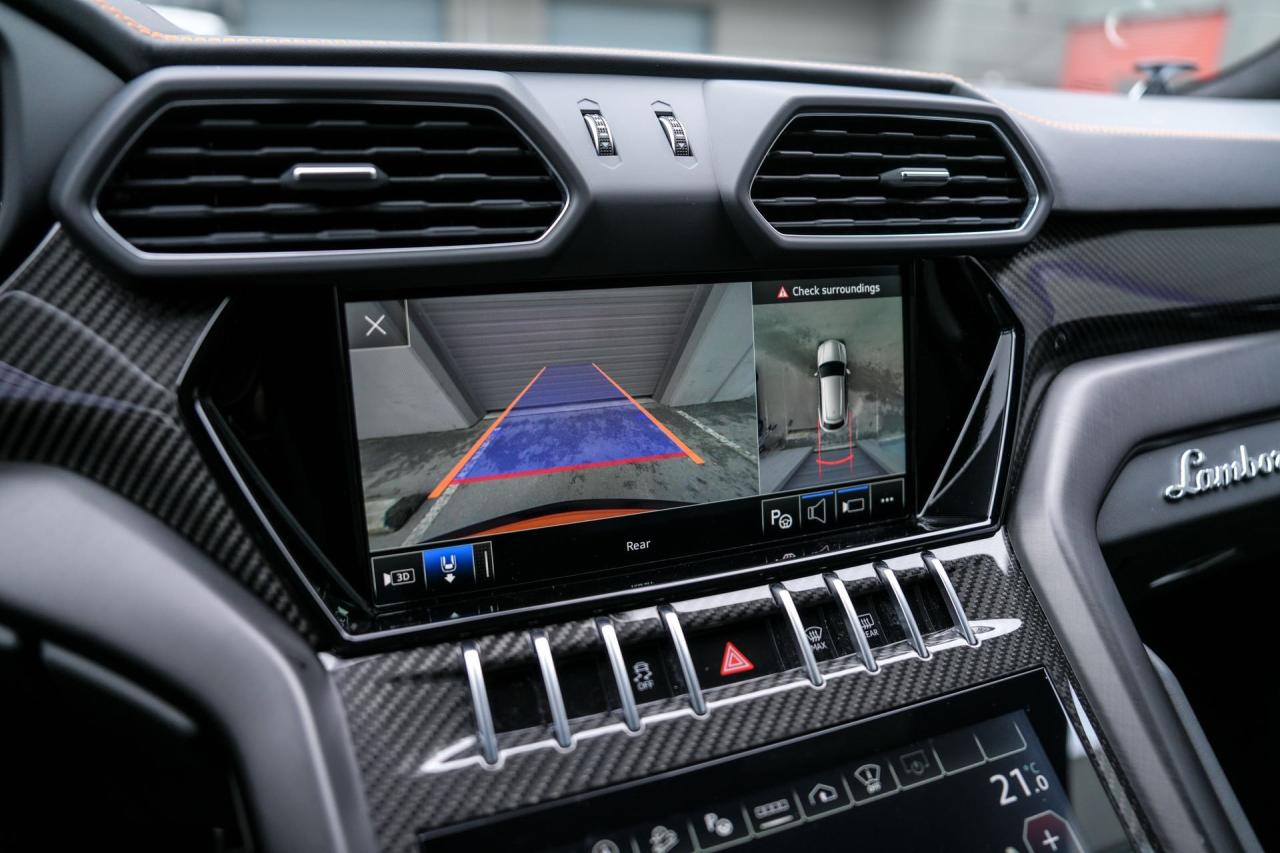2021 Lamborghini Urus  - Photo #9