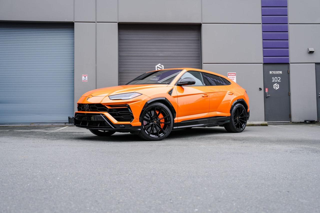 2021 Lamborghini Urus  - Photo #2