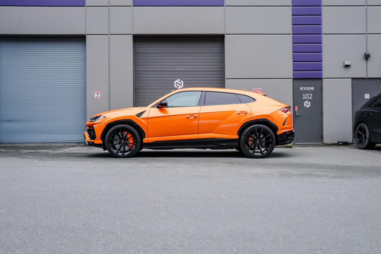 2021 Lamborghini Urus  - Photo #11