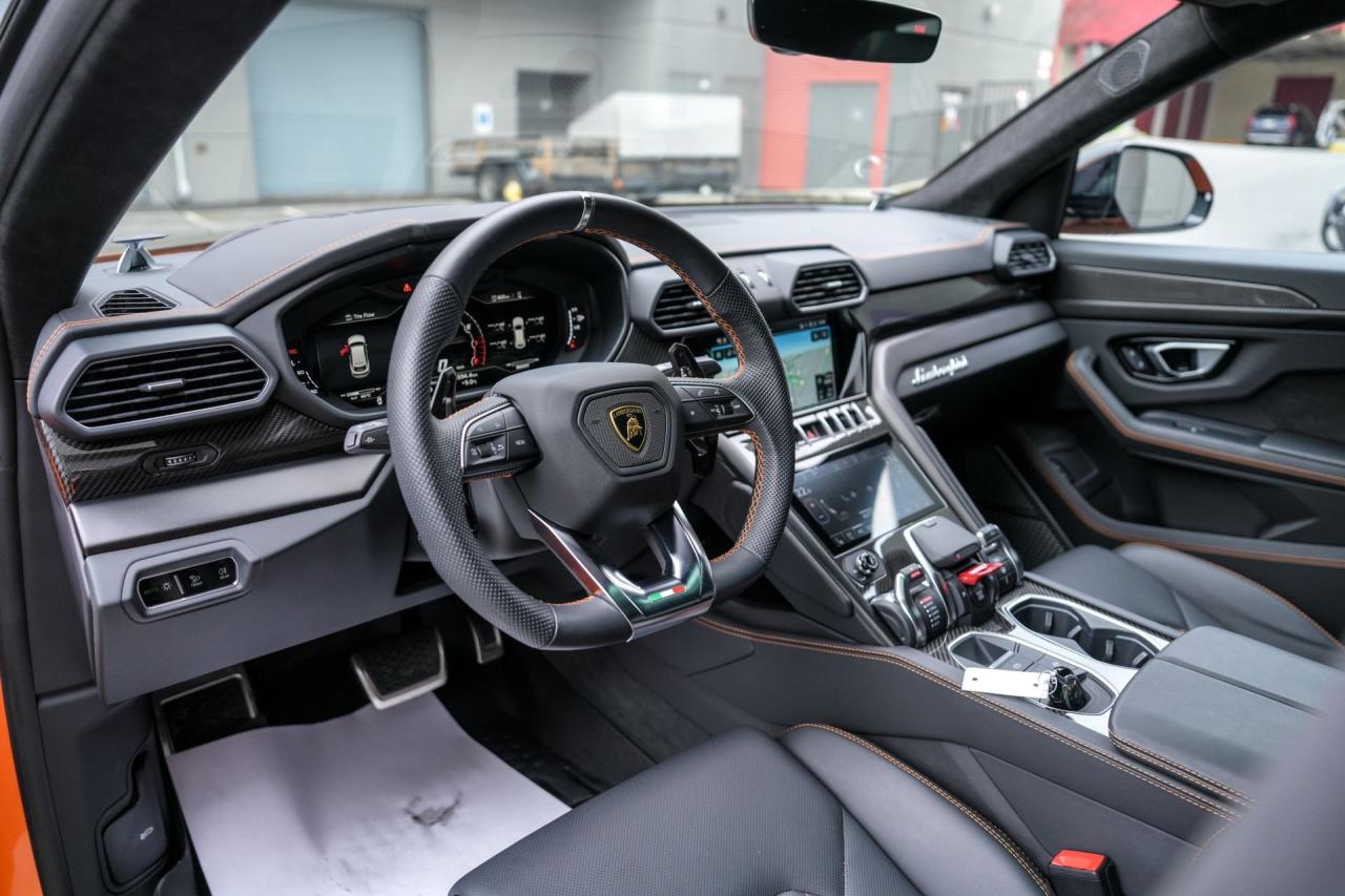 2021 Lamborghini Urus  - Photo #13