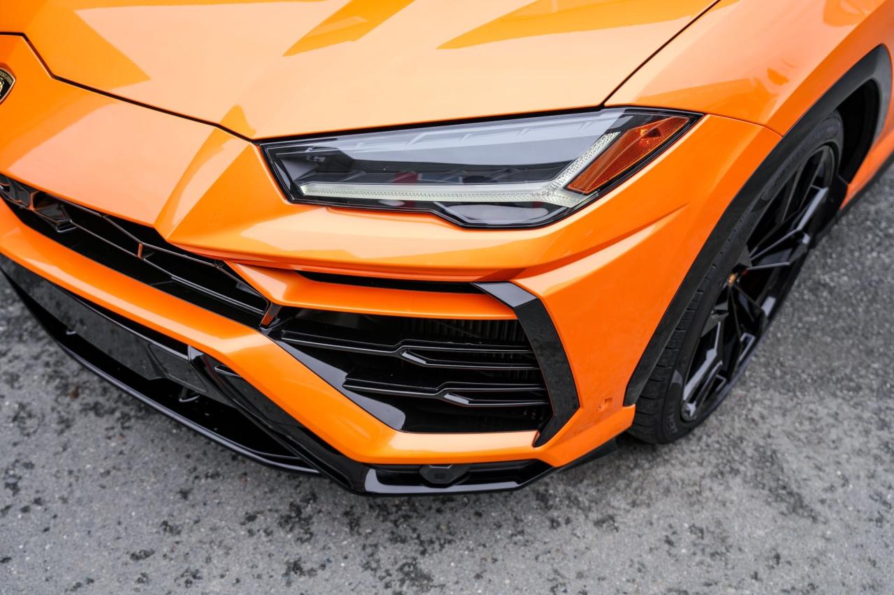 2021 Lamborghini Urus  - Photo #6