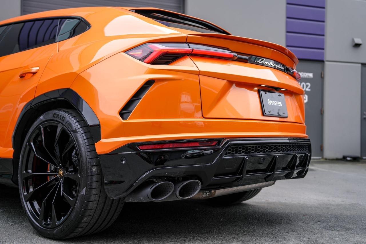 2021 Lamborghini Urus  - Photo #3