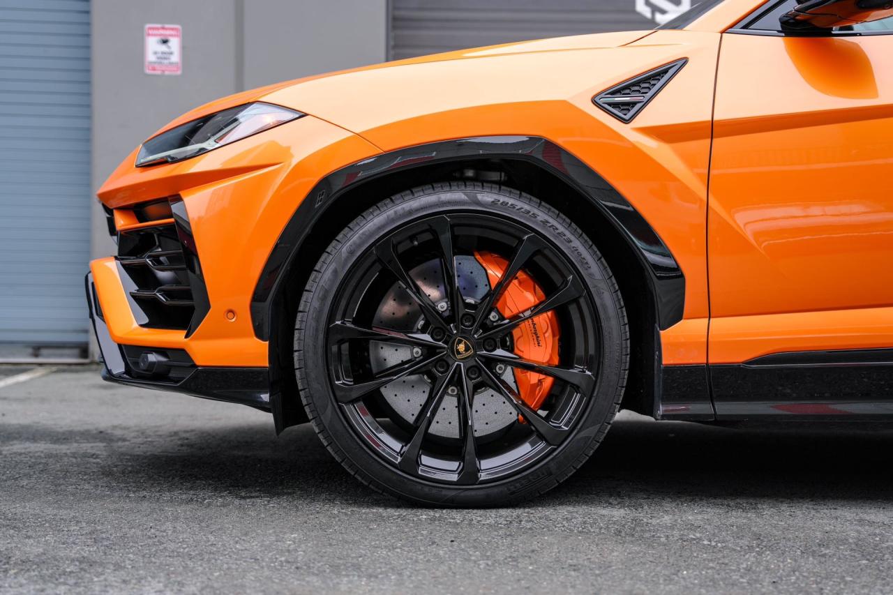 2021 Lamborghini Urus  - Photo #10
