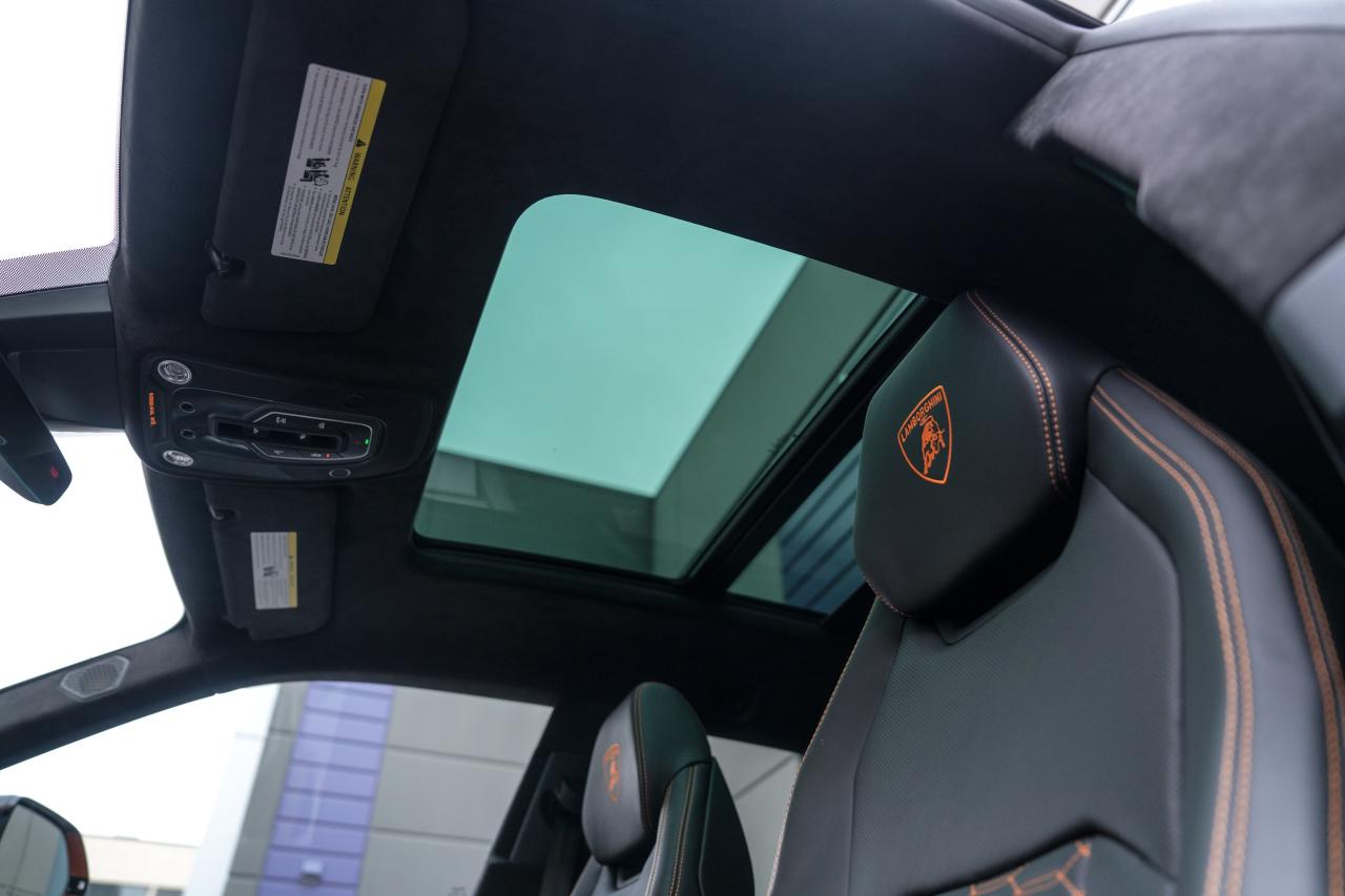 2021 Lamborghini Urus  - Photo #12