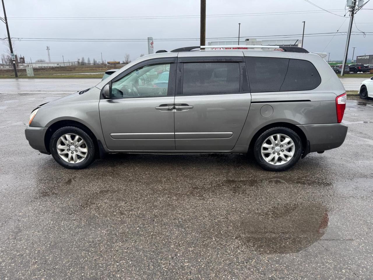 2010 Kia Sedona EX, LEATHER, 7 PASSENGER, ALLOYS, 2 SETS, AS IS - Photo #2