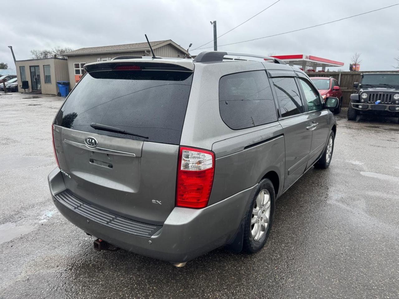 2010 Kia Sedona EX, LEATHER, 7 PASSENGER, ALLOYS, 2 SETS, AS IS - Photo #5