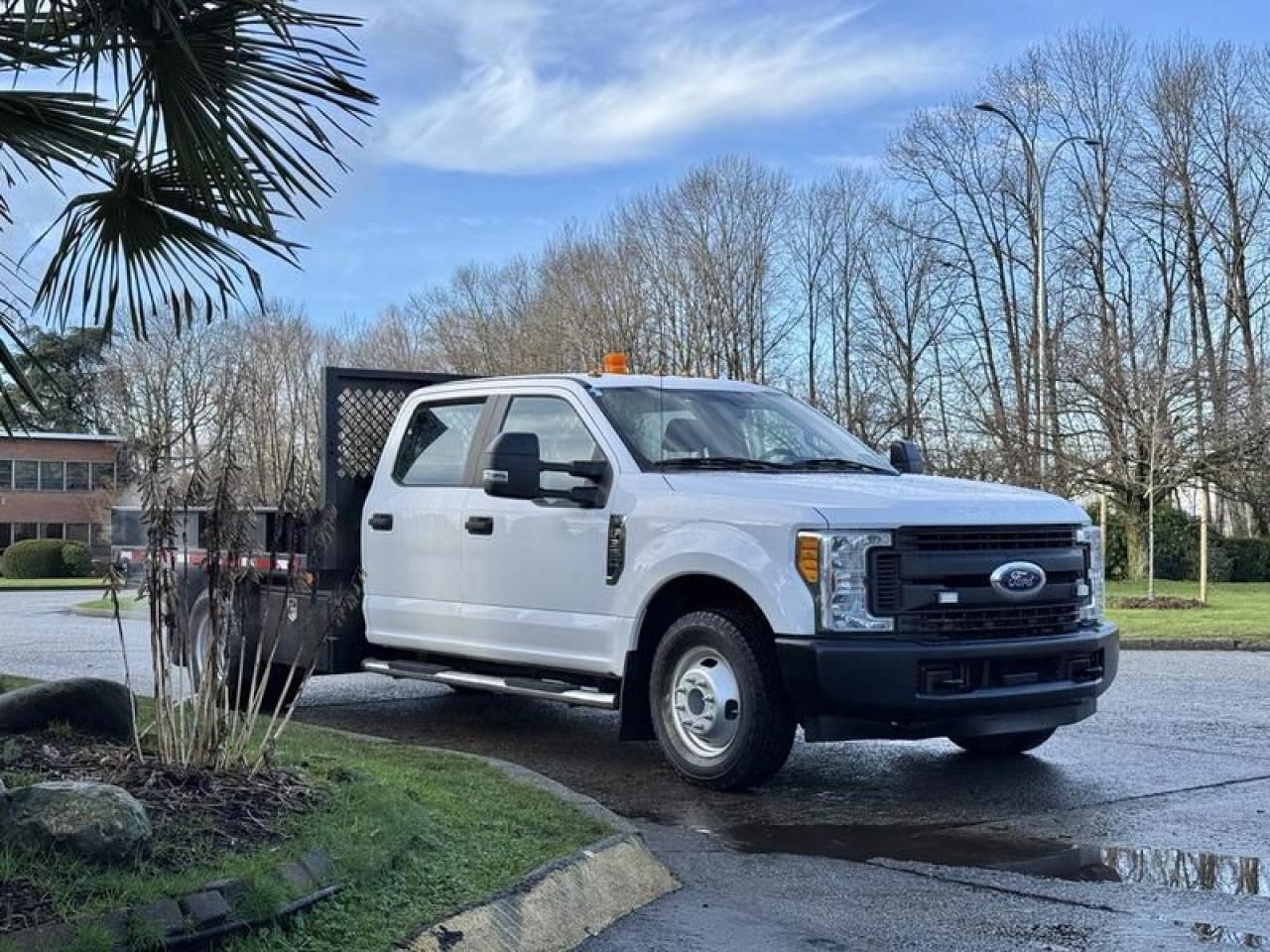 Used 2017 Ford F-350 SD Crew Cab 9 Foot Flatdeck Dually  2WD for sale in Burnaby, BC