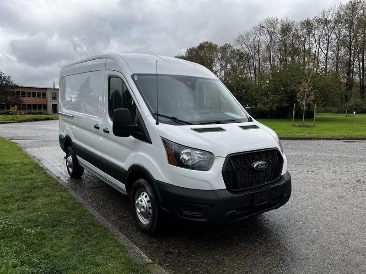 Used 2021 Ford Transit 250 Van Medium Roof Cargo Van 148-inch WheelBase for sale in Burnaby, BC