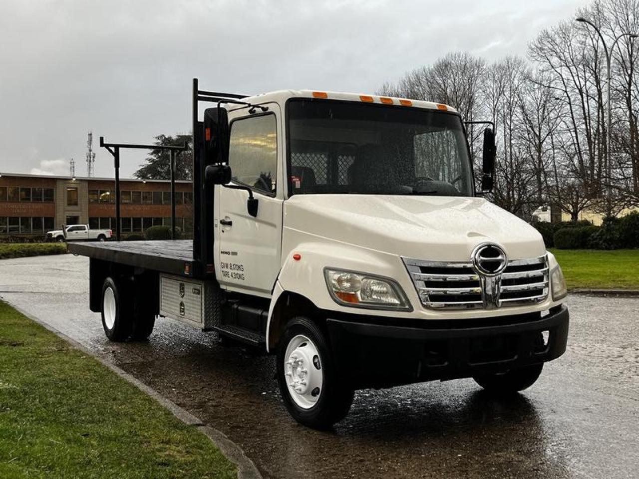 Used 2006 Hino 155 16 Foot Flatdeck Diesel for sale in Burnaby, BC