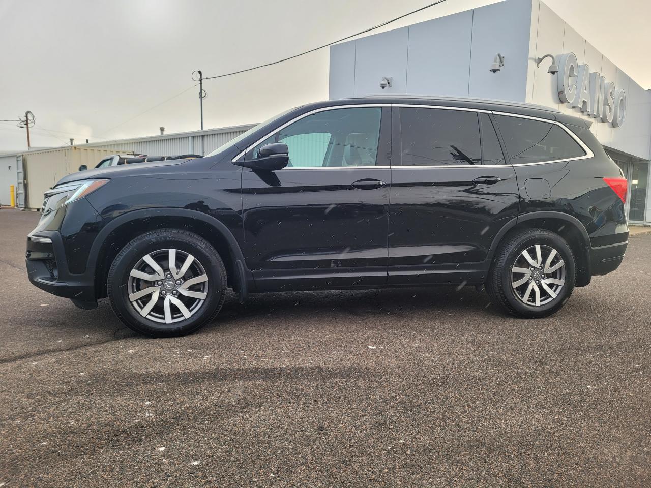 2022 Honda Pilot EX-L W/NAV & WINTER TIRES/RIMS Photo