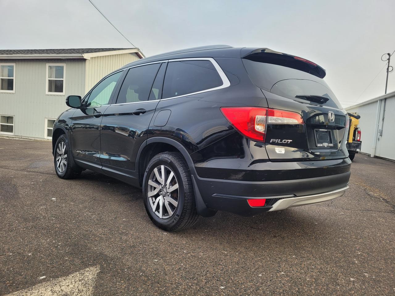 2022 Honda Pilot EX-L W/NAV & WINTER TIRES/RIMS Photo