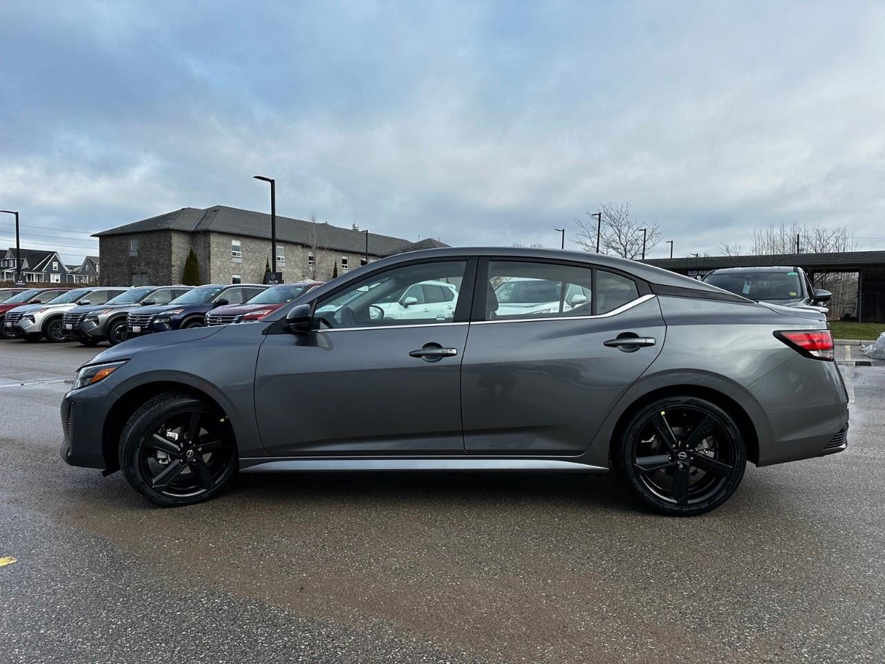 2025 Nissan Sentra SR CVT Photo3