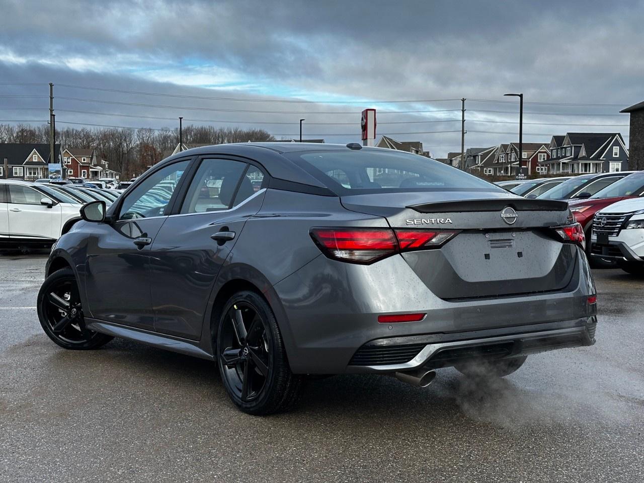 2025 Nissan Sentra SR CVT Photo4