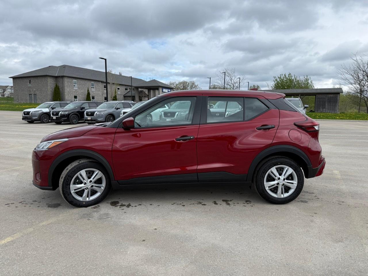 2025 Nissan Kicks Play S FWD Photo3