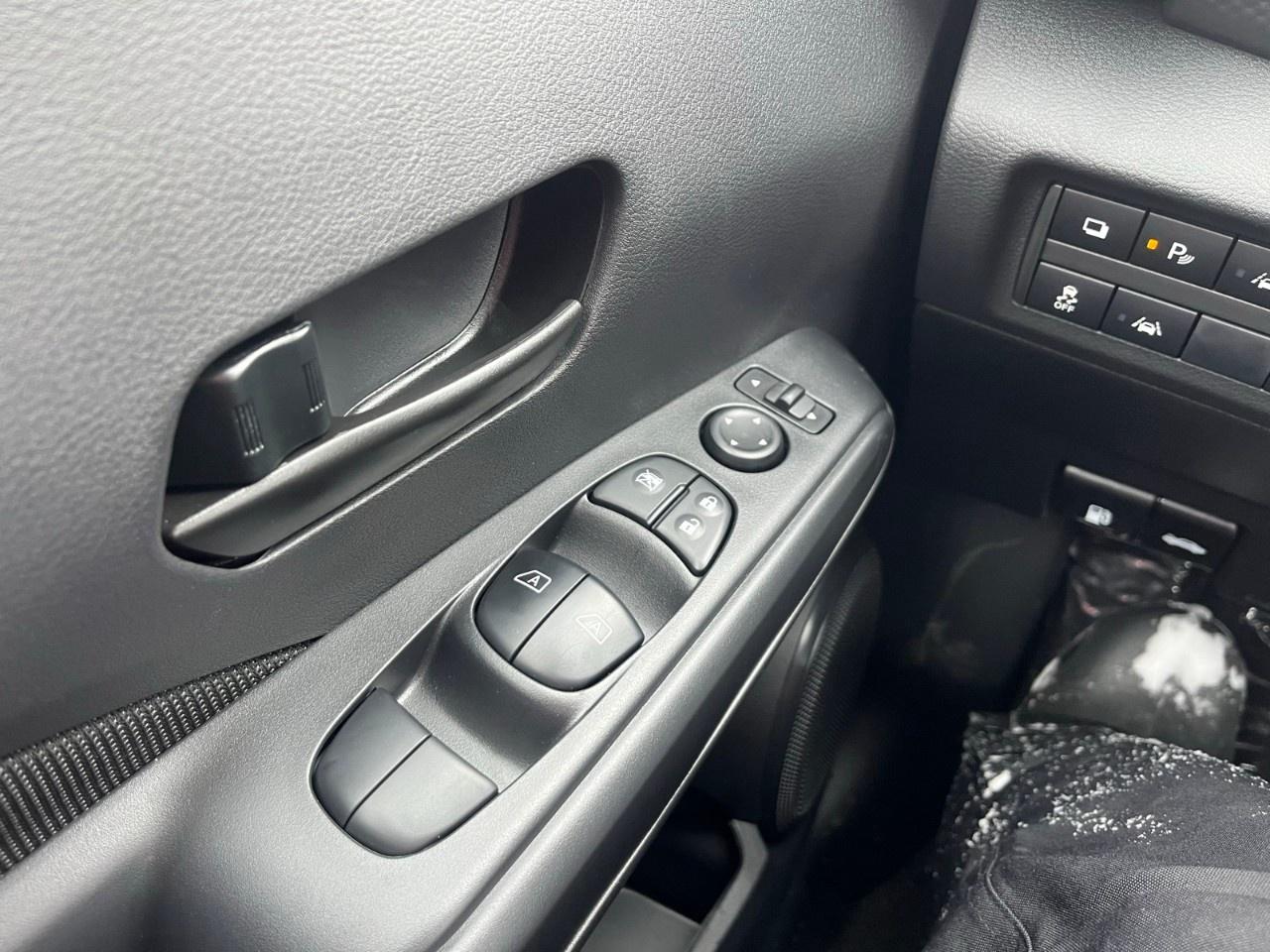 2025 Nissan Kicks Play S FWD Photo