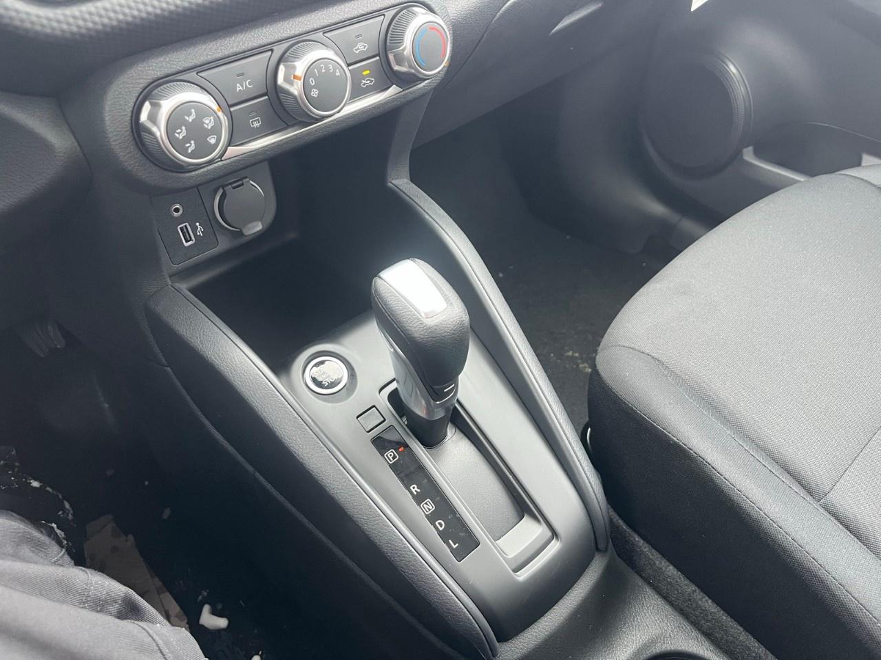 2025 Nissan Kicks Play S FWD Photo