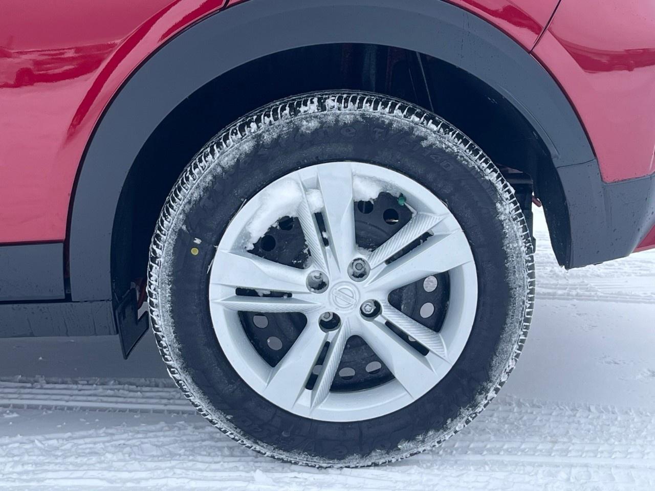 2025 Nissan Kicks Play S FWD Photo4