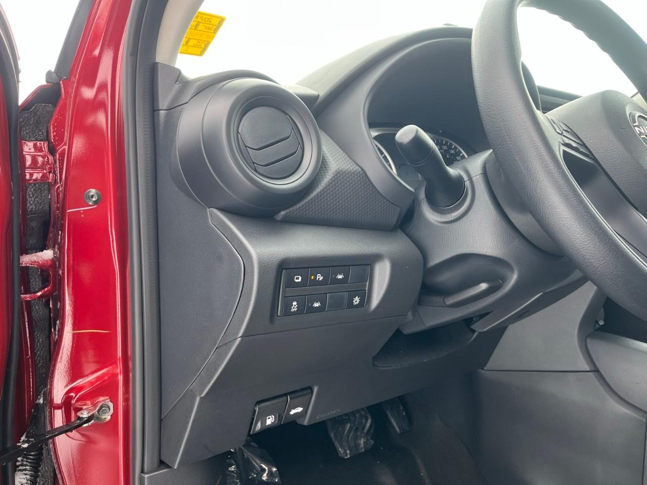 2025 Nissan Kicks Play S FWD Photo