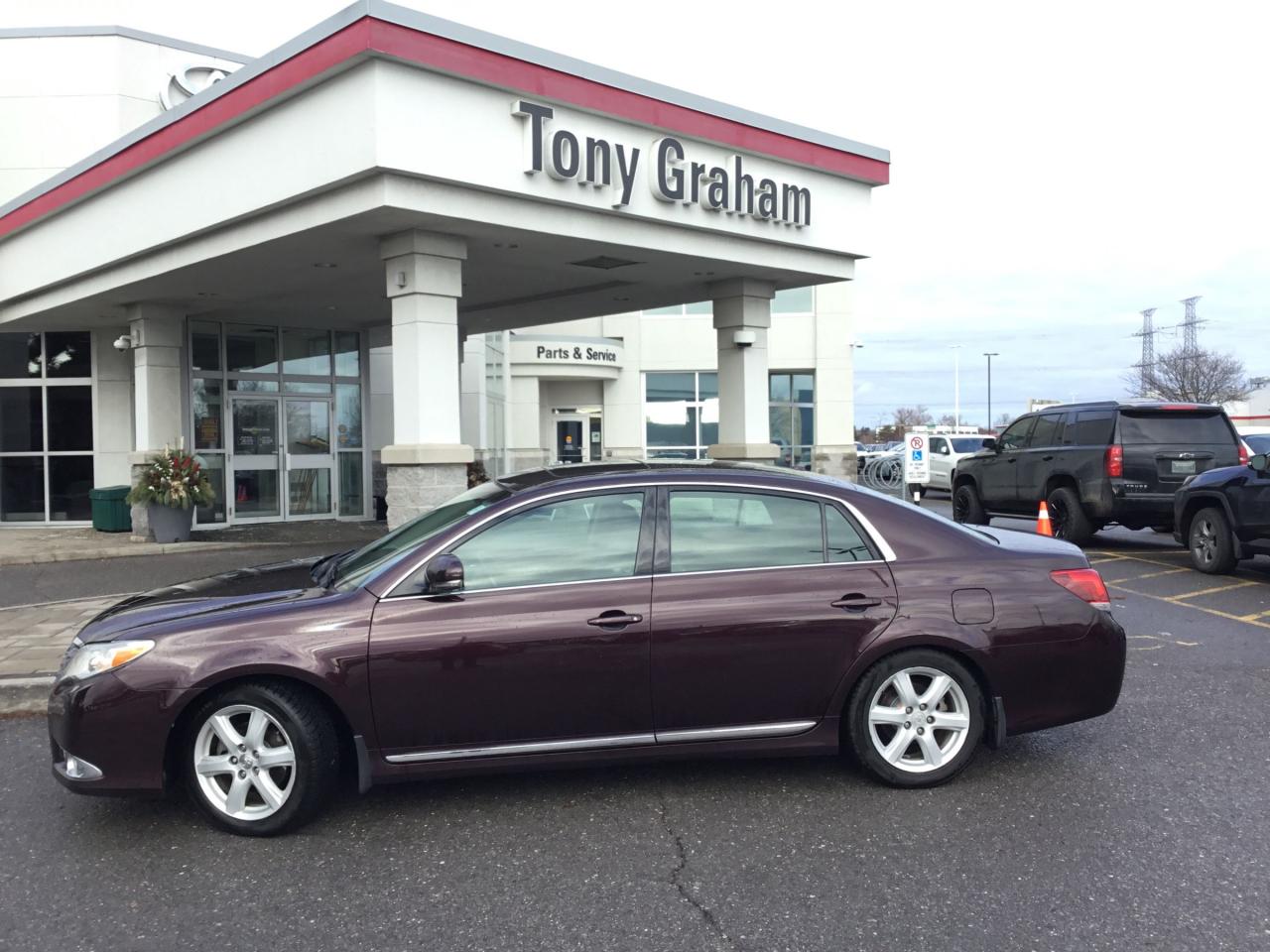 Used 2011 Toyota Avalon XLS for sale in Ottawa, ON